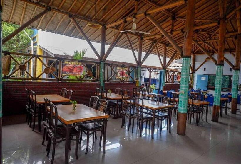 فندق Reddoorz Syariah Near Stasiun Pekalongan 3