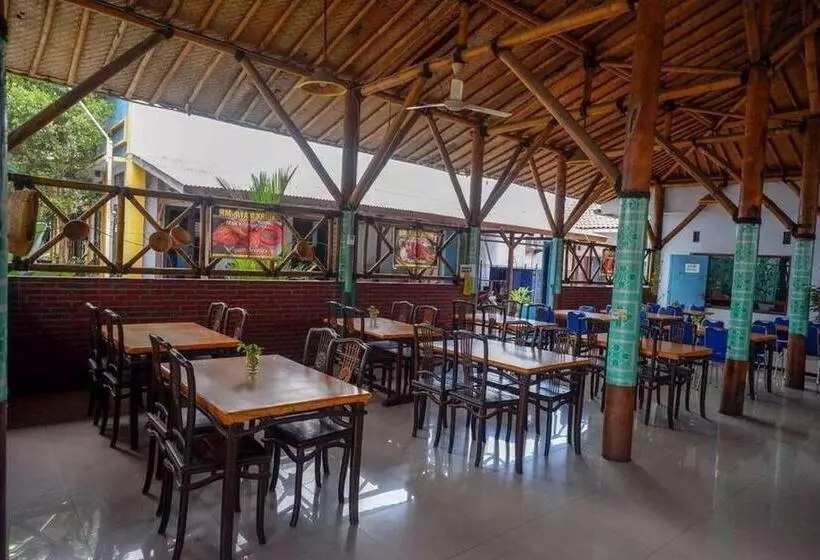 Hotelli Reddoorz Syariah Near Stasiun Pekalongan 3