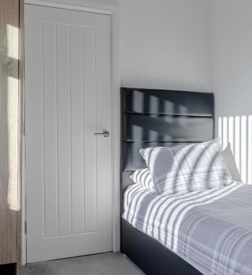 פנסיון Room In Guest Room   Family Room With Private Bathroom