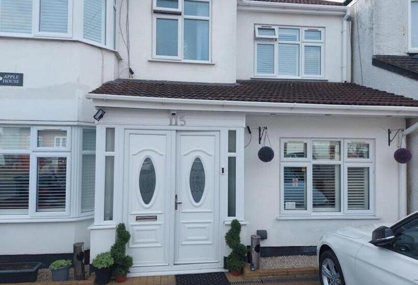 פנסיון Room In Guest Room   Family Room With Private Bathroom