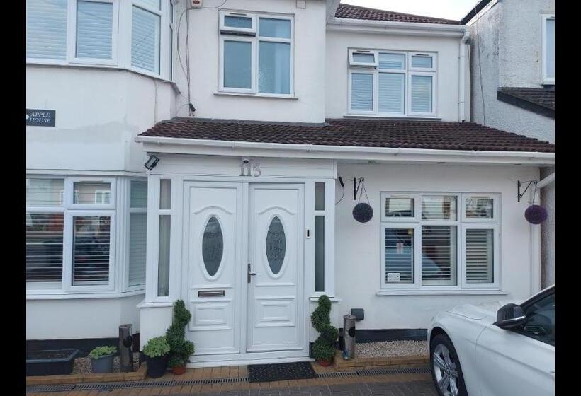 פנסיון Room In Guest Room   Family Room With Private Bathroom