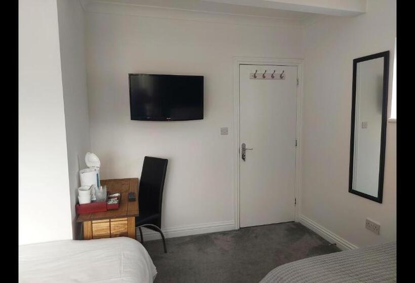 פנסיון Room In Guest Room   Family Room With Private Bathroom