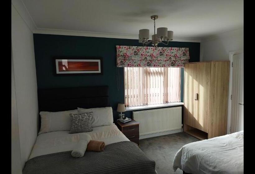 פנסיון Room In Guest Room   Family Room With Private Bathroom