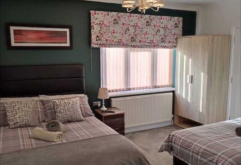 פנסיון Room In Guest Room   Family Room With Private Bathroom