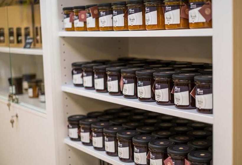 住宿加早餐  Kistucsok Food & Room