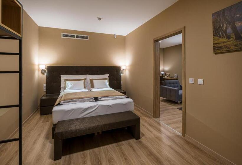 住宿加早餐  Kistucsok Food & Room