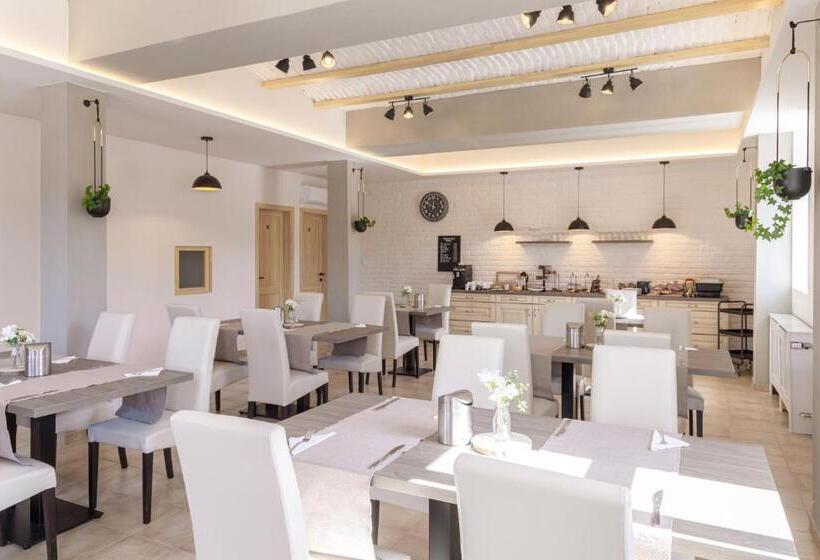 ベッドアンドブレックファースト Magtár Villa