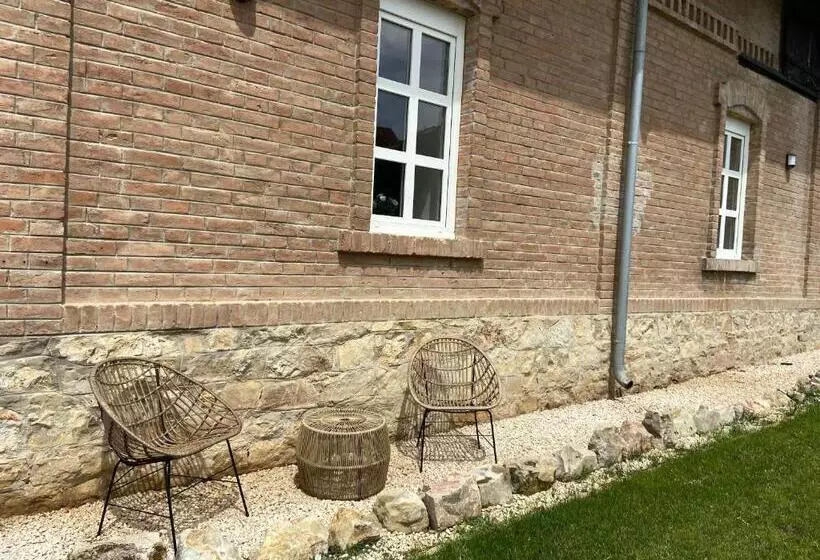 Aamiaismajoitus (B&B) Magtár Villa