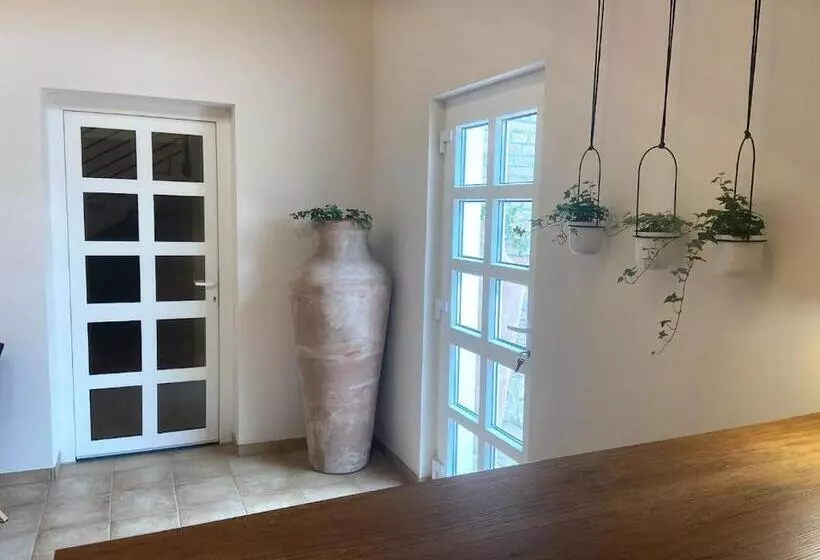 Aamiaismajoitus (B&B) Magtár Villa