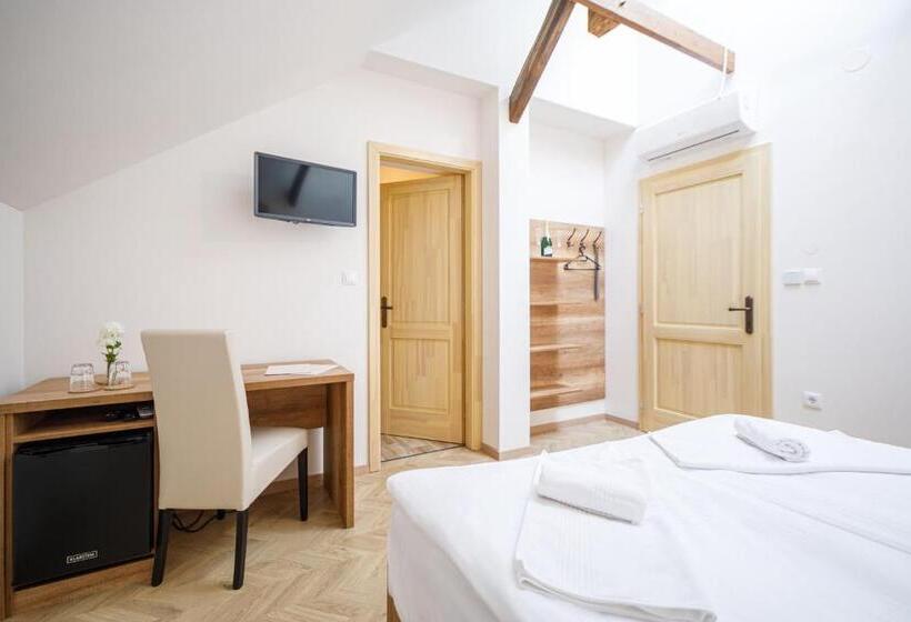 ベッドアンドブレックファースト Magtár Villa