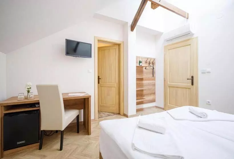 Aamiaismajoitus (B&B) Magtár Villa