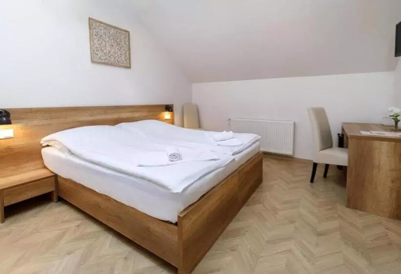 Aamiaismajoitus (B&B) Magtár Villa