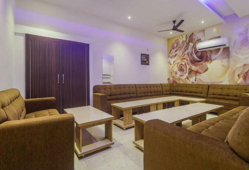 فندق Capital O 82445 Ma Wedding Chapel