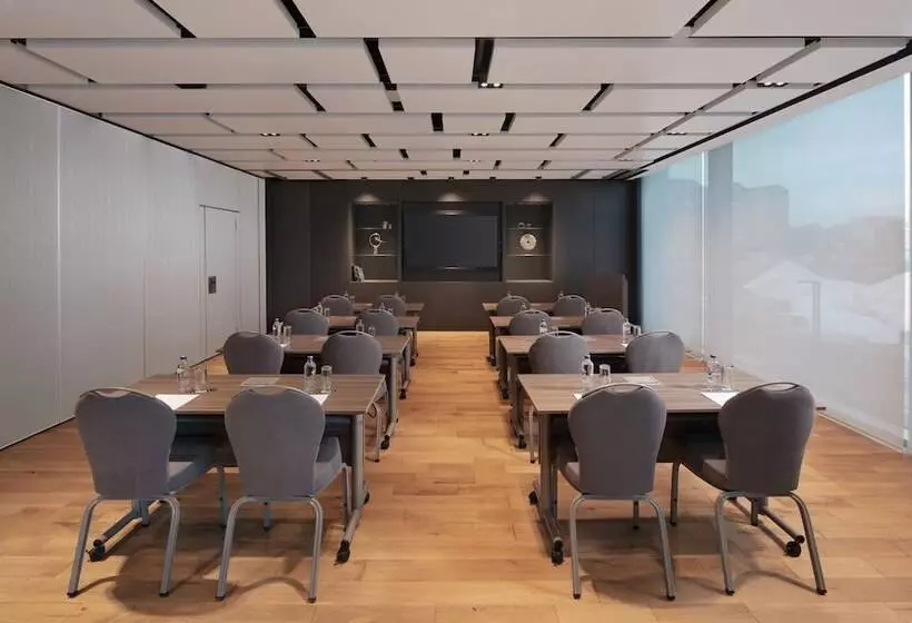 ホテル Four Points By Sheraton Istanbul Kagithane