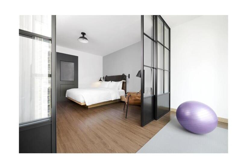 Hotel Moxy Shenzhen North Station