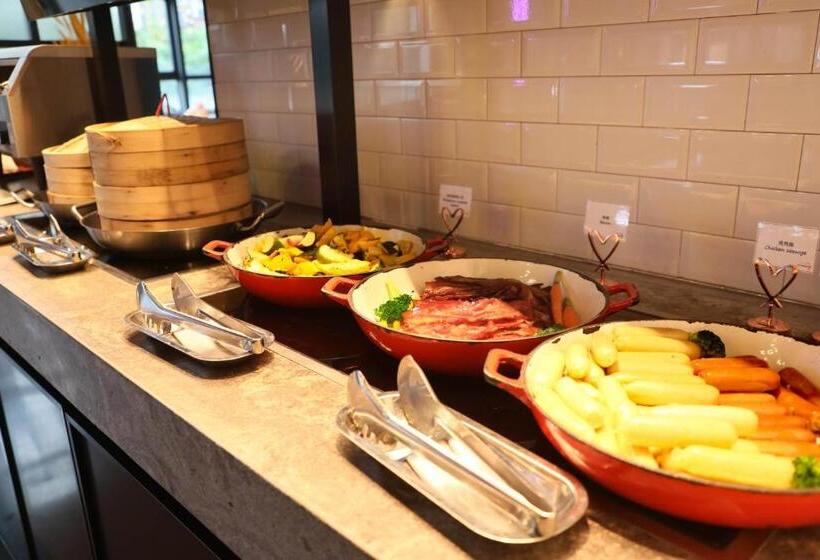 Hotel Moxy Shenzhen North Station