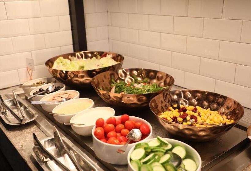 Hotel Moxy Shenzhen North Station