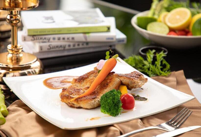 Hotel Moxy Shenzhen North Station