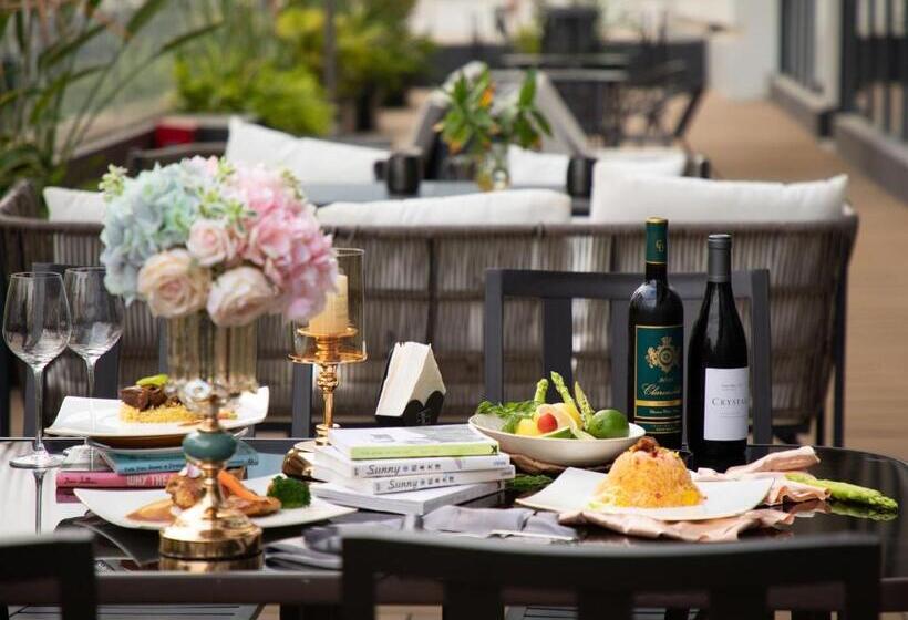 Hotel Moxy Shenzhen North Station