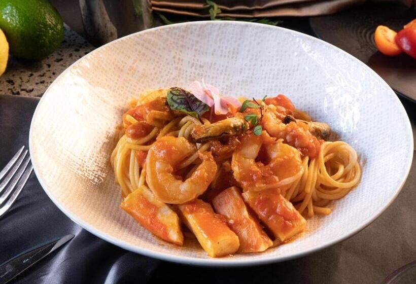 Hotel Moxy Shenzhen North Station