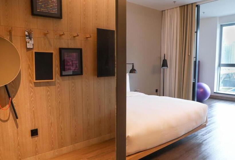 Hotel Moxy Shenzhen North Station