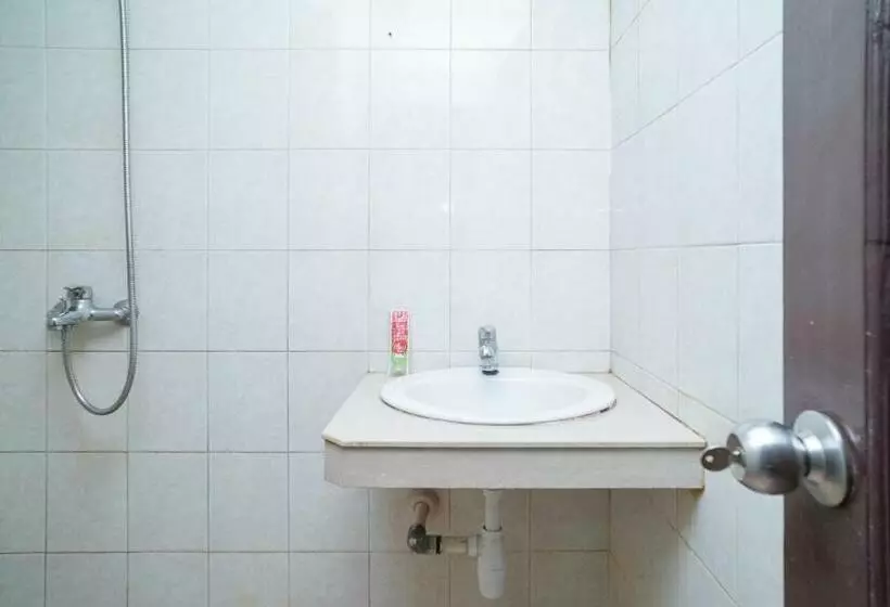 Hotelli Reddoorz Near Taman Bekantan Banjarmasin