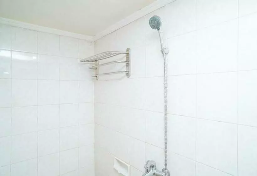 Hotelli Reddoorz Near Taman Bekantan Banjarmasin