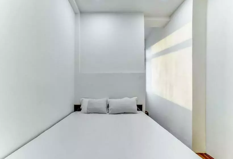 Hotelli Spot On Plaza Guest House