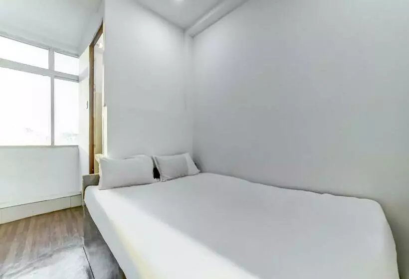Hotelli Spot On Plaza Guest House