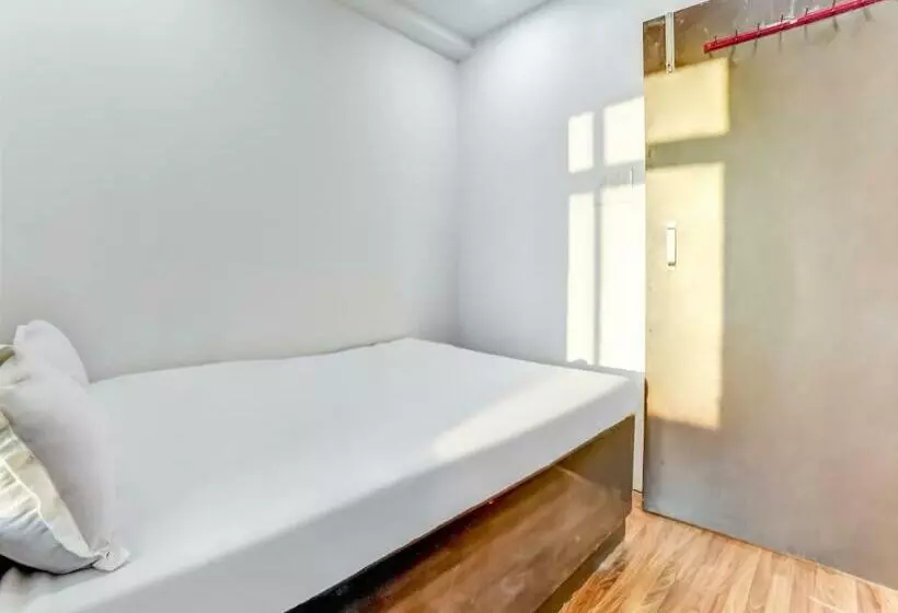 Hotelli Spot On Plaza Guest House