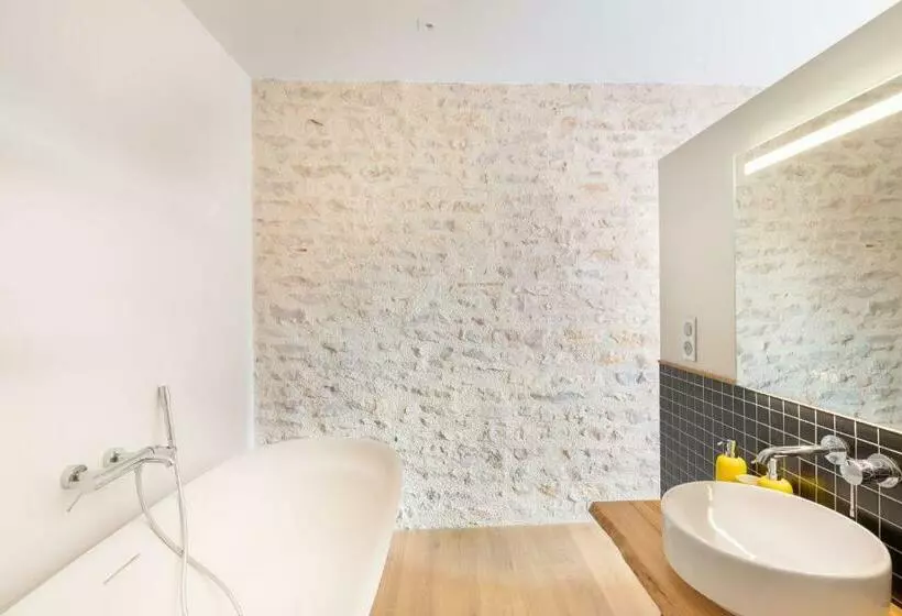 Majatalo Chez Romain