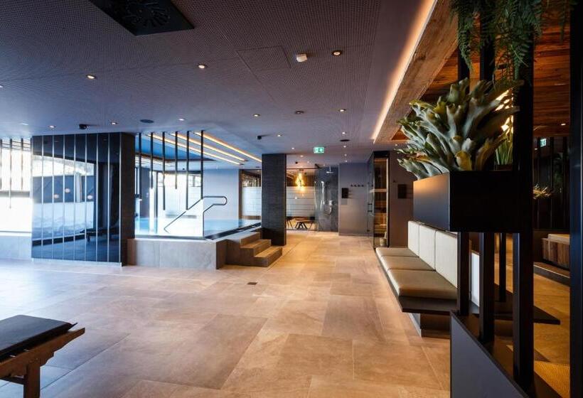 The Matthew   Copper Lodge