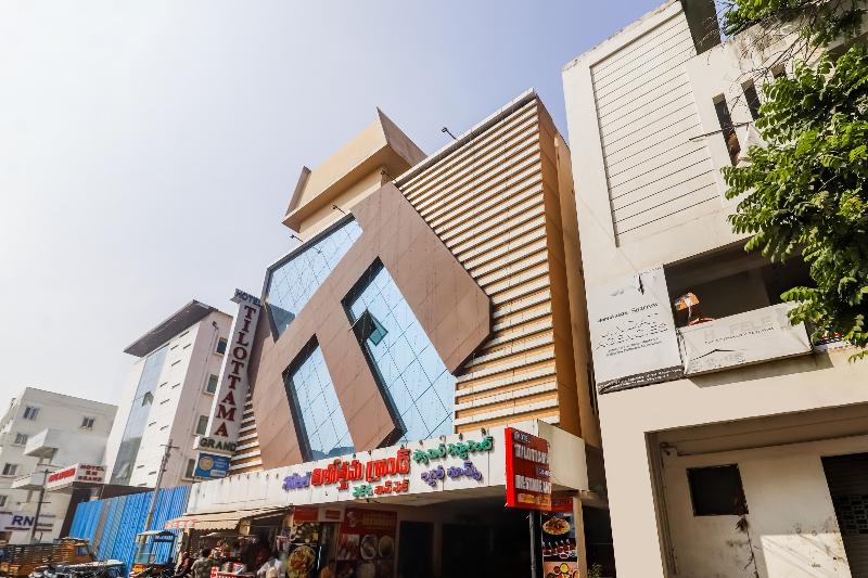 בית מלון כפרי Capital O 6531  Thilothama Grand