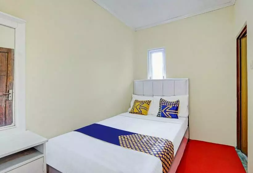 ホテル Spot On 90698 Delfi Homestay Syariah