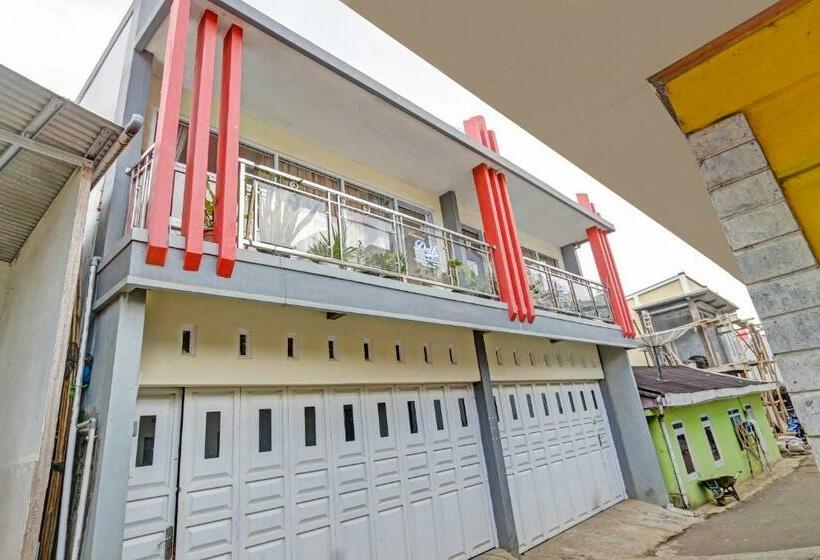 Hotel Spot On 90698 Delfi Homestay Syariah