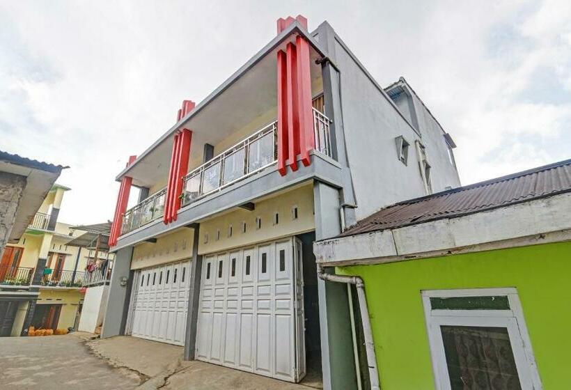 Hotel Spot On 90698 Delfi Homestay Syariah