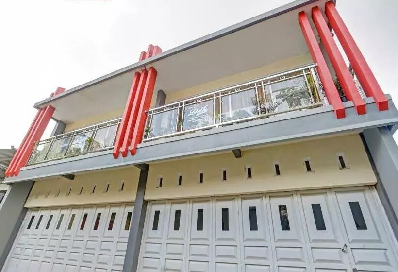 ホテル Spot On 90698 Delfi Homestay Syariah