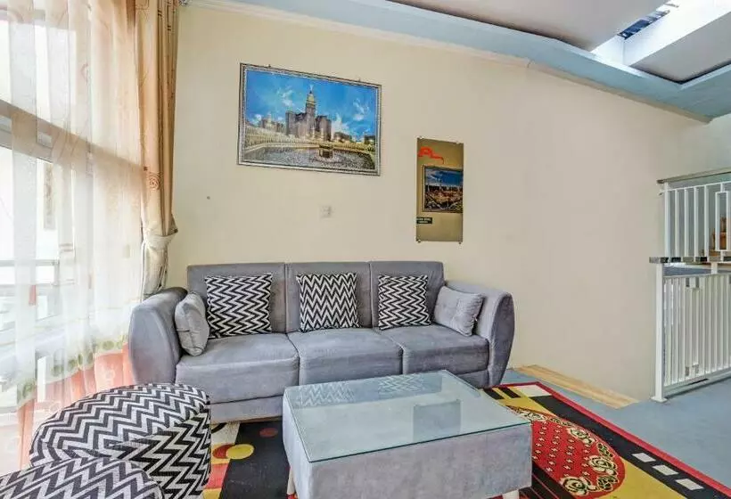 ホテル Spot On 90698 Delfi Homestay Syariah