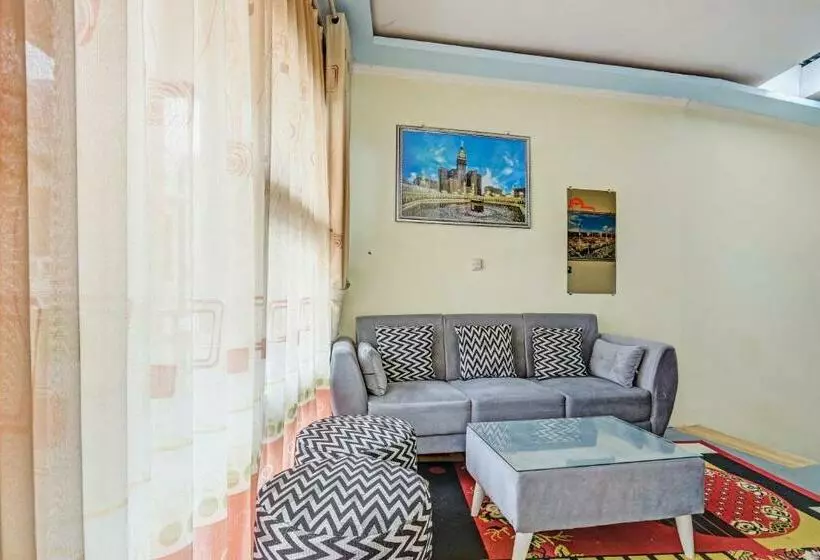 ホテル Spot On 90698 Delfi Homestay Syariah