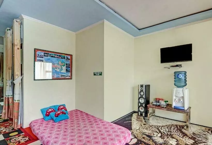 ホテル Spot On 90698 Delfi Homestay Syariah