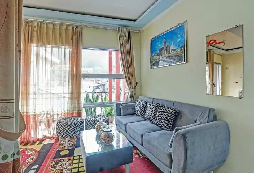 ホテル Spot On 90698 Delfi Homestay Syariah