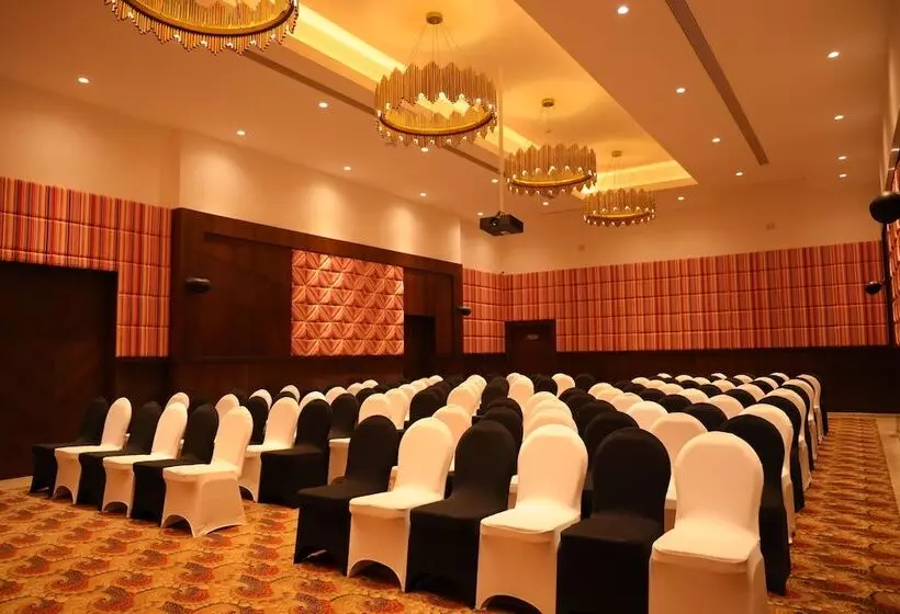 هتل Zone Connect By The Park Coimbatore