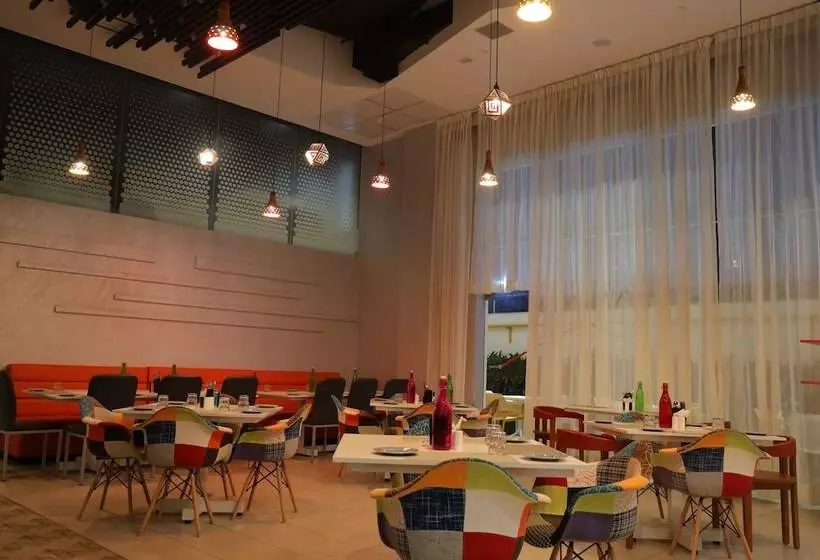 هتل Zone Connect By The Park Coimbatore