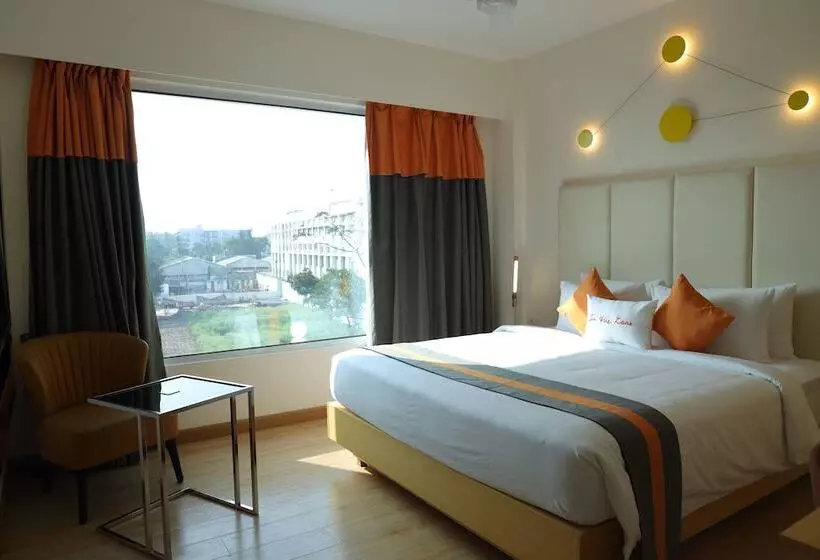 هتل Zone Connect By The Park Coimbatore