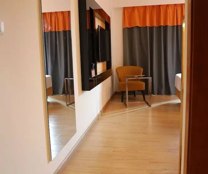 هتل Zone Connect By The Park Coimbatore