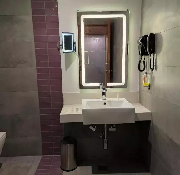 هتل Zone Connect By The Park Coimbatore