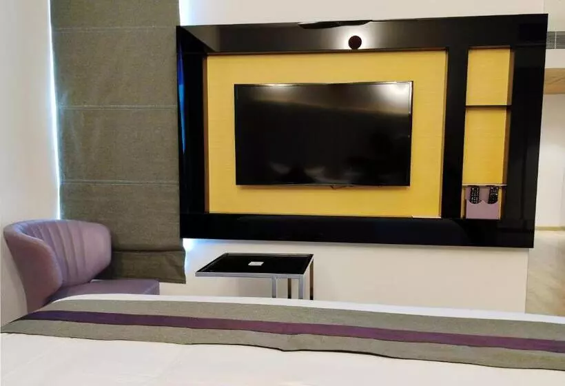 هتل Zone Connect By The Park Coimbatore