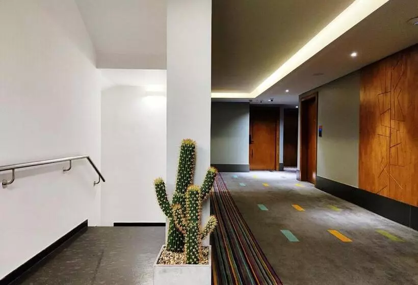 هتل Zone Connect By The Park Coimbatore