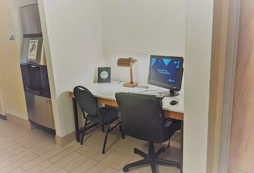 Hotelli Holiday Inn Express Cedar Rapids   Collins Road, An Ihg