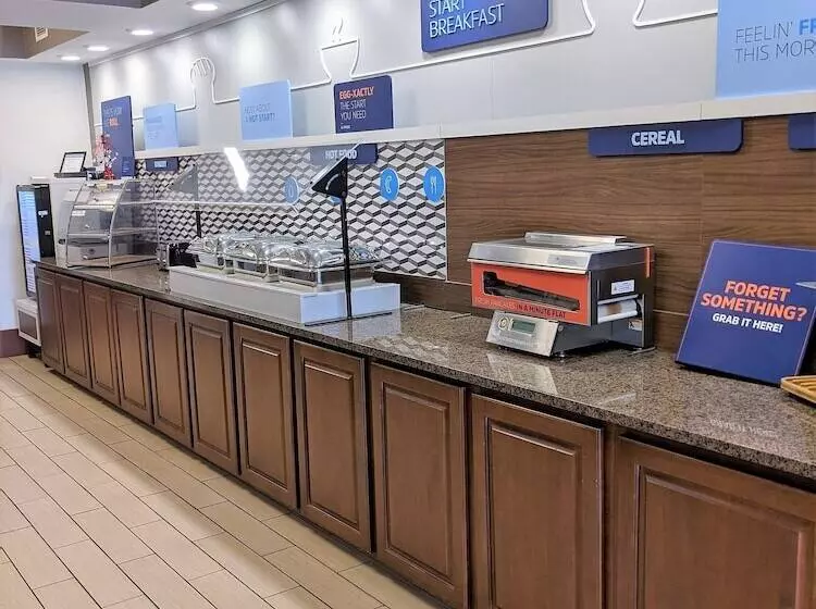 Hotelli Holiday Inn Express Cedar Rapids   Collins Road, An Ihg